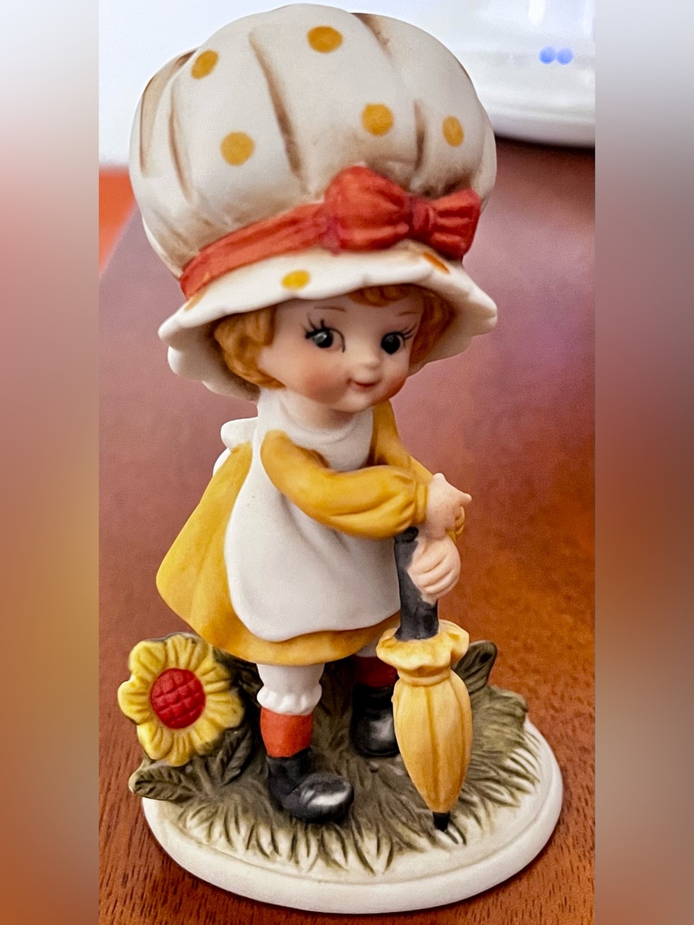Vintage Kelvin Figurine B-885 Holly Hobbie Style Girl